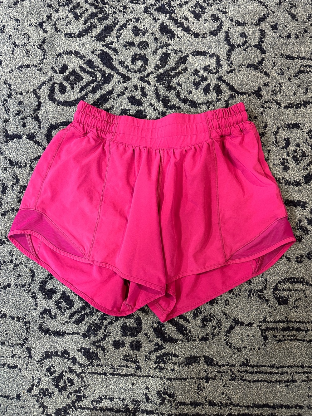 lululemon athletica Women’s Bright Pink Hotty Hots Shorts size 4